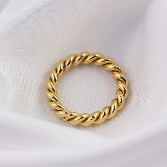 New: 18k Gold Plated Twisted Rope Ring - Picture 3 of 11